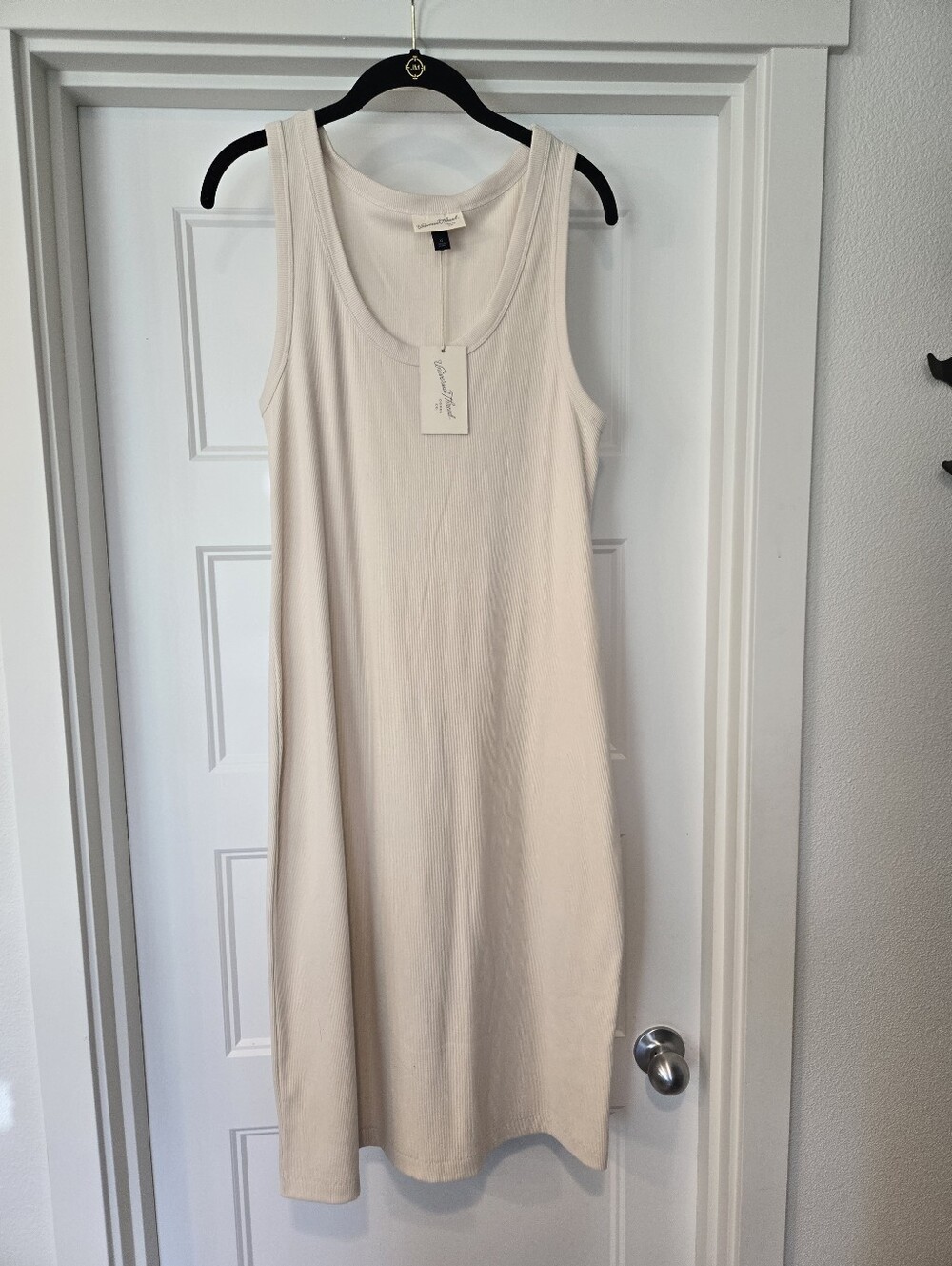 NWT!  Sleeveless Scoop-Neck Midi Dress. Size XL